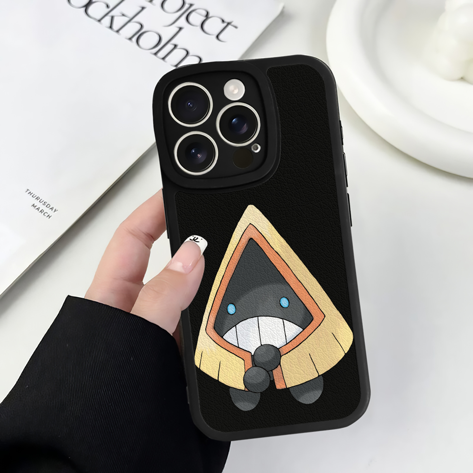 （画像用） ポケットモンスター Pokémon 【iPhone 16シリーズ対応】シリコンスマホケース（レザー調） 材質：シリコン